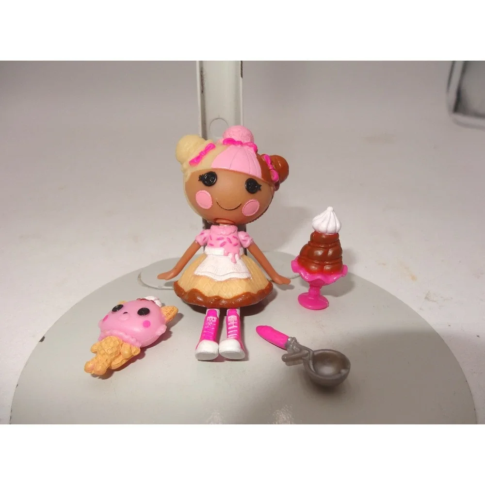 Lalaloopsy Mini Doll‎ Scoops Waffle Cone Set w/Pet & Accessories 2011 MGA
